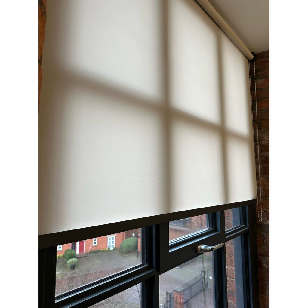 How to clean a roller blind